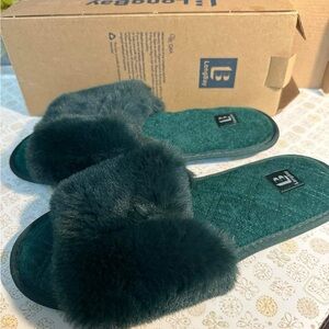 Women's Fuzzy Green Slippers